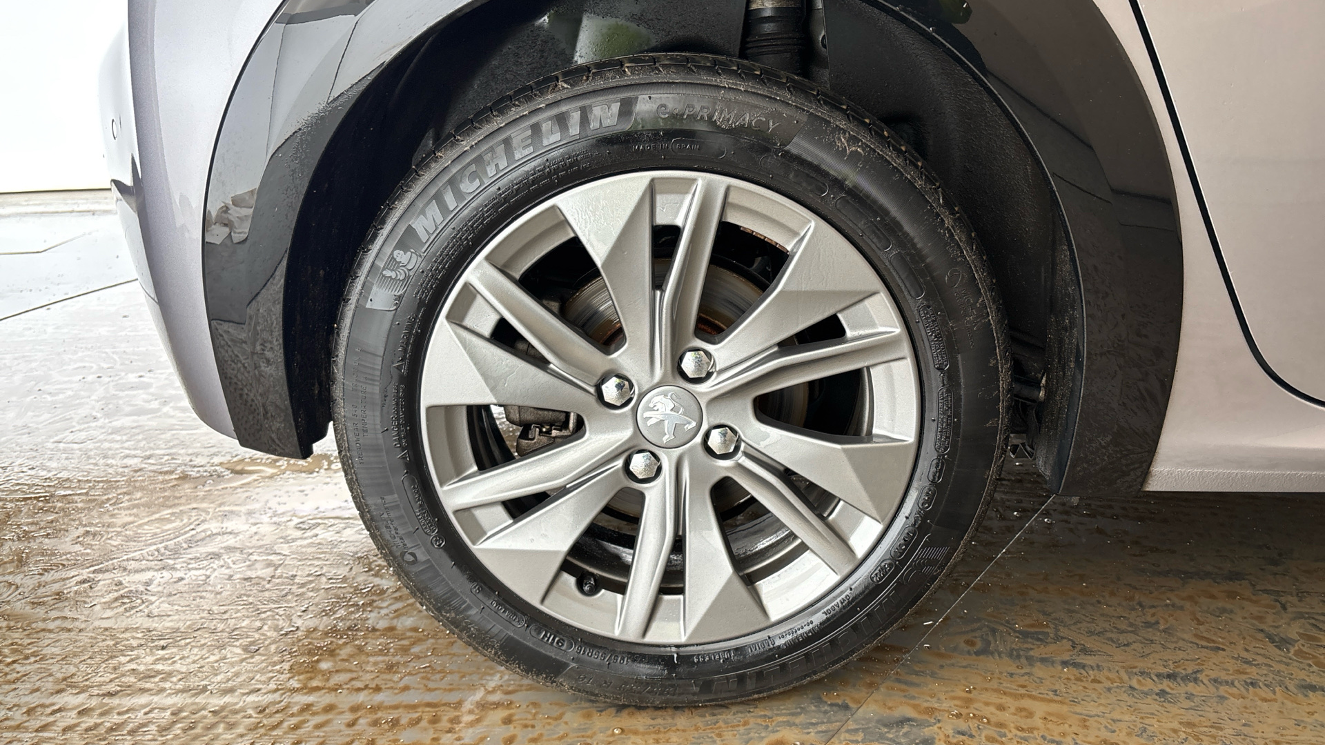 4070998 100kW Allure Premium + 50kWh 5dr Auto