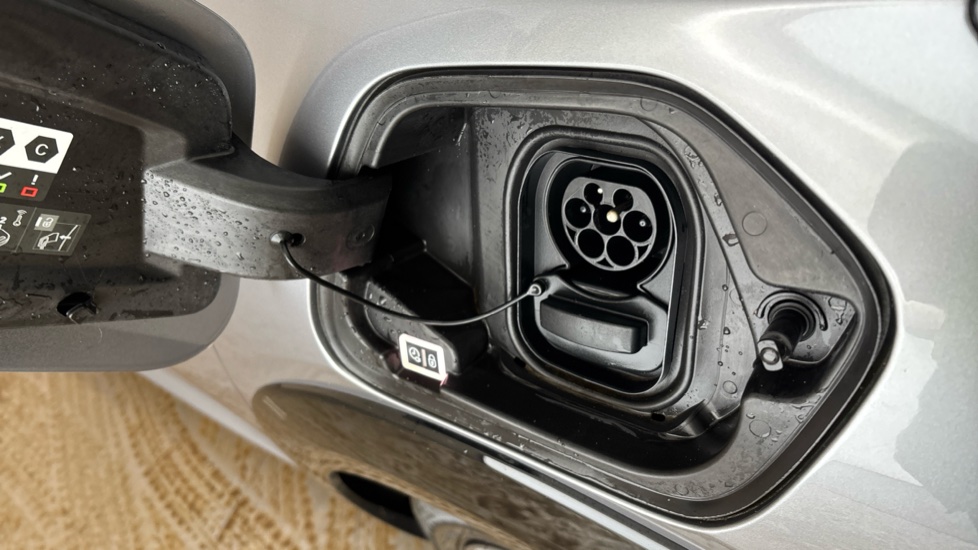 PEUGEOT 208 Image 21