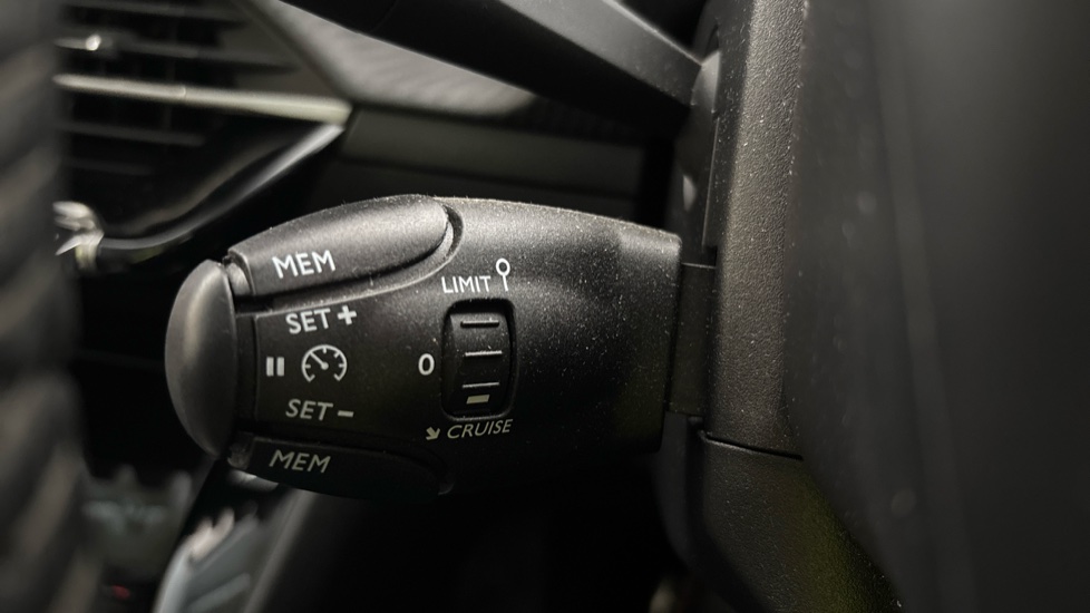 PEUGEOT 208 cruise control