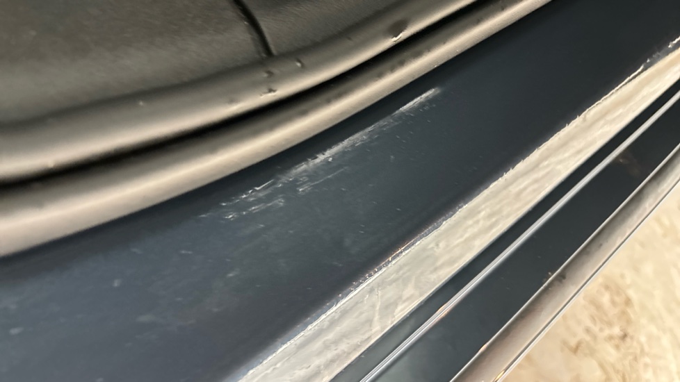 VOLVO XC90 dent