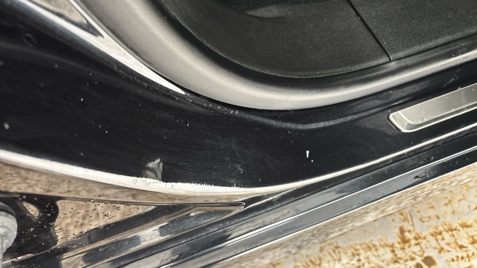 MASERATI GRECALE dent and chips