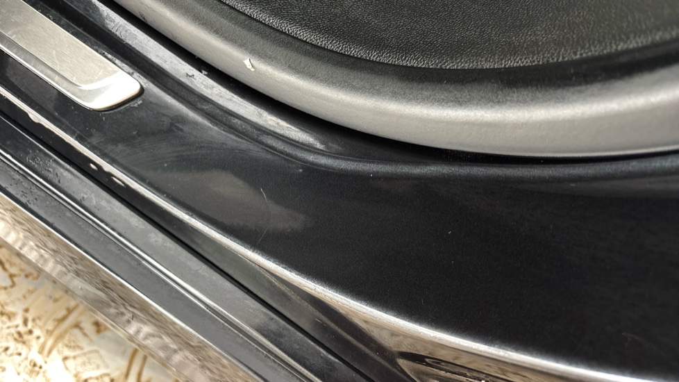 MASERATI GRECALE scratches