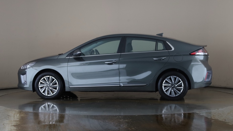 HYUNDAI IONIQ Image 2