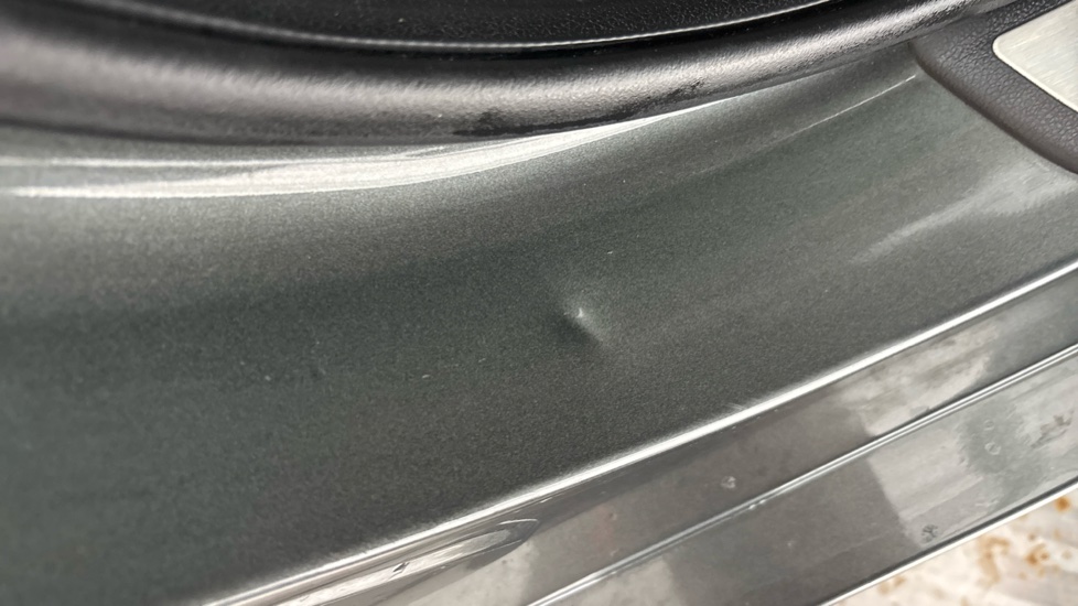 HYUNDAI IONIQ dent