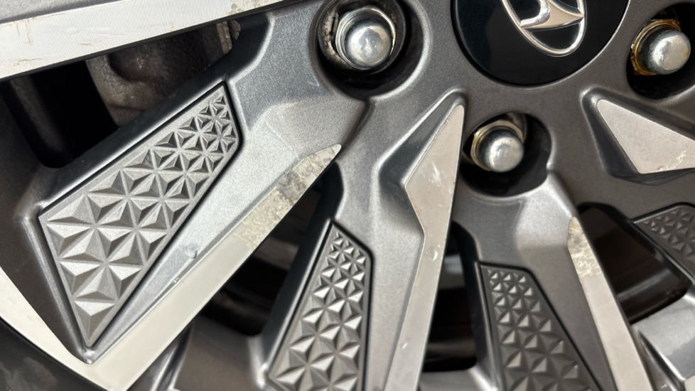 HYUNDAI IONIQ all 4 alloys corroded