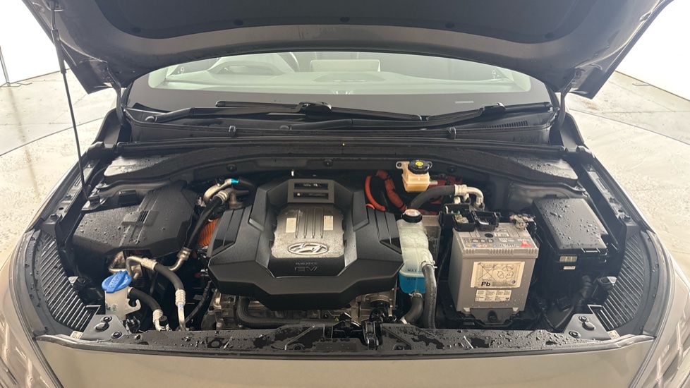 HYUNDAI IONIQ Image 16