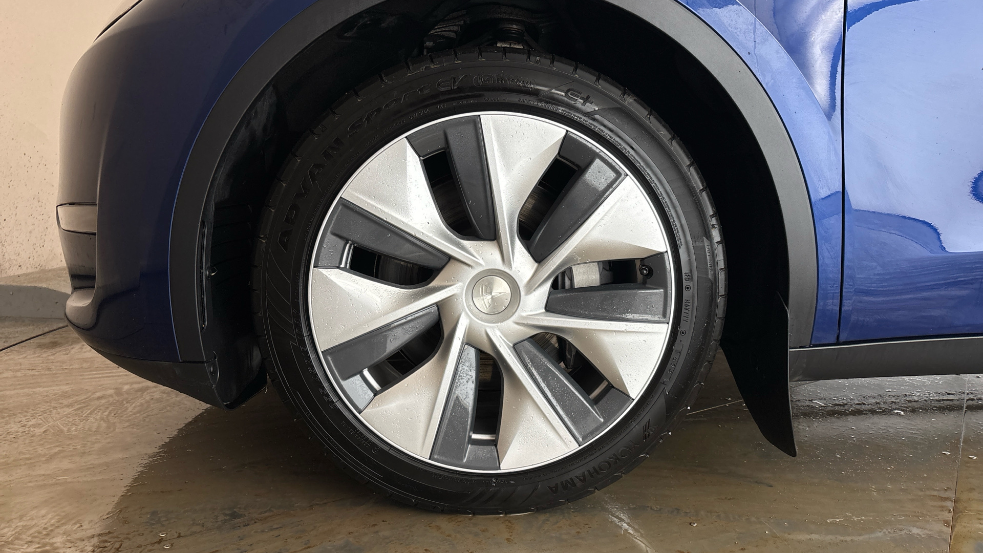 4049523 Long Range AWD 5dr Auto