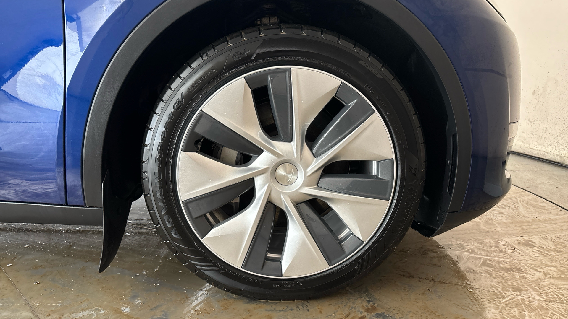 4049523 Long Range AWD 5dr Auto