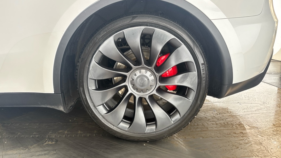 TESLA MODEL Y Image 18