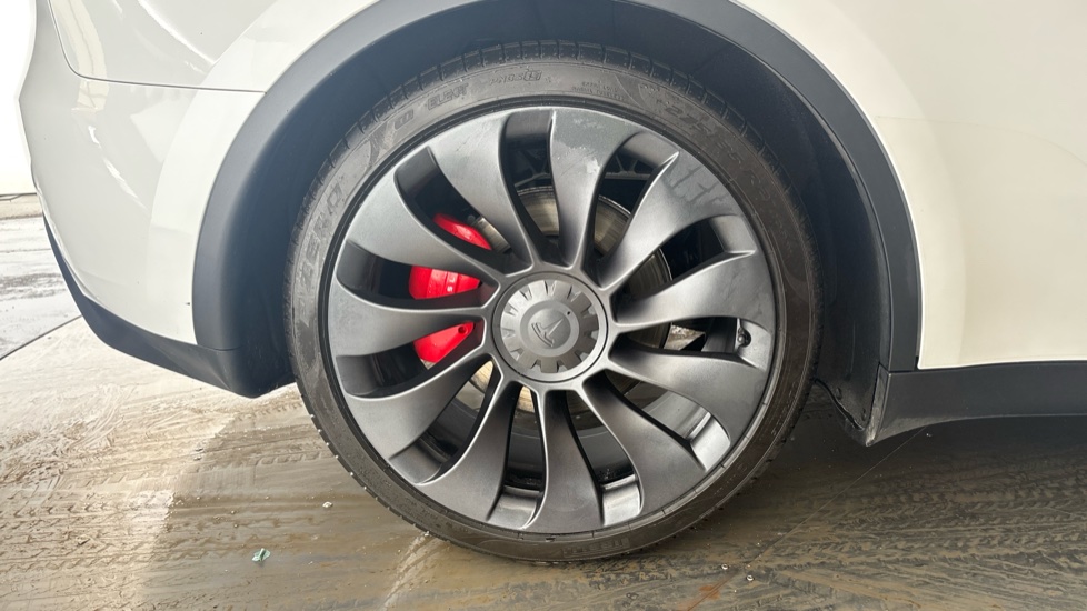 TESLA MODEL Y Image 19