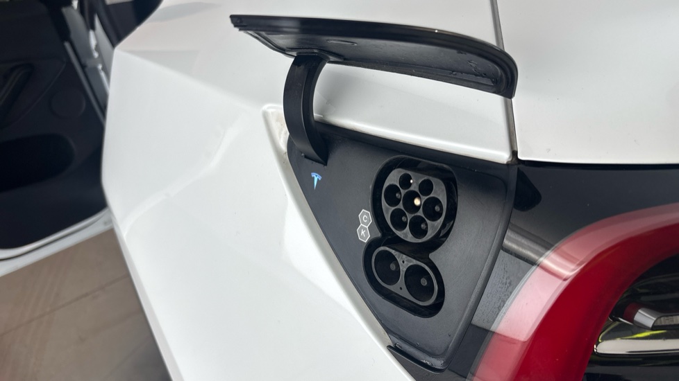 TESLA MODEL Y Image 21