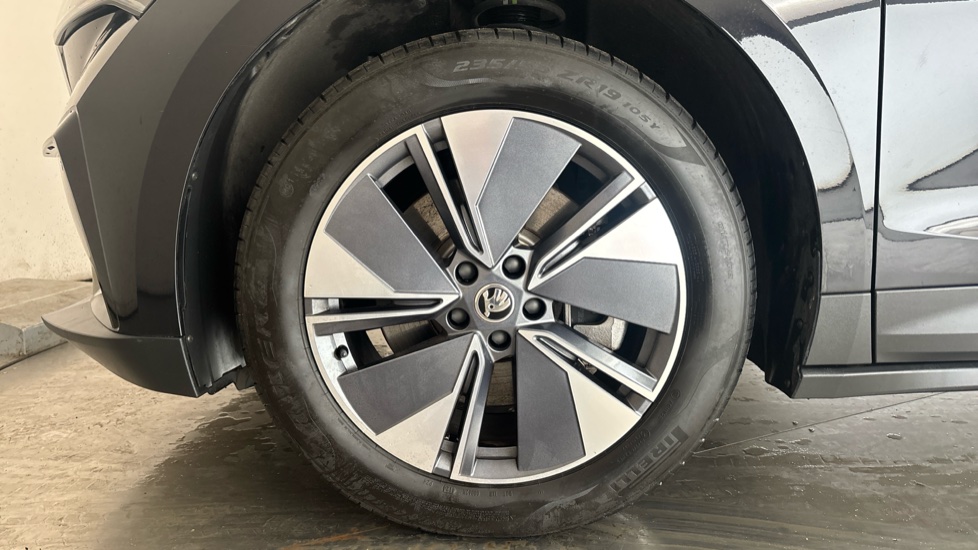 SKODA ENYAQ Image 17