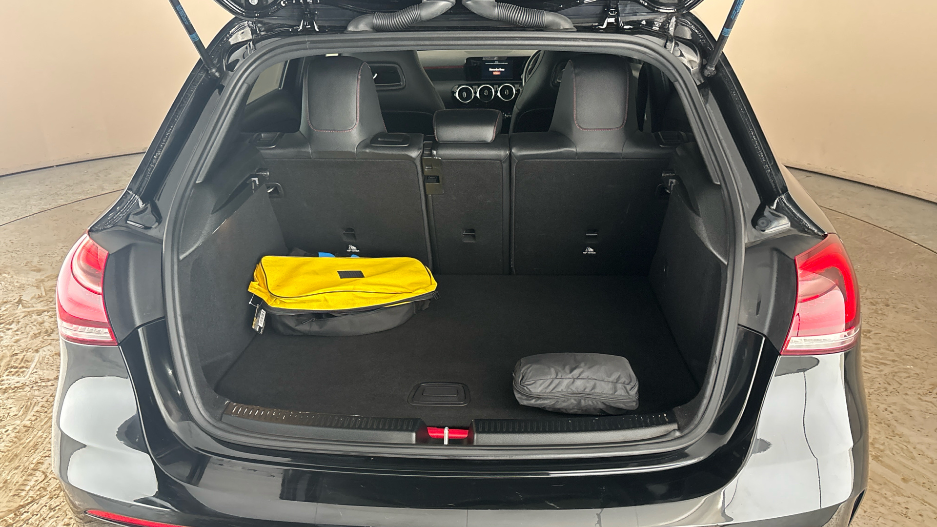 4020627 A250e AMG Line 5dr Auto