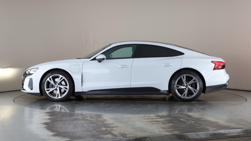 AUDI E-TRON GT Image 2