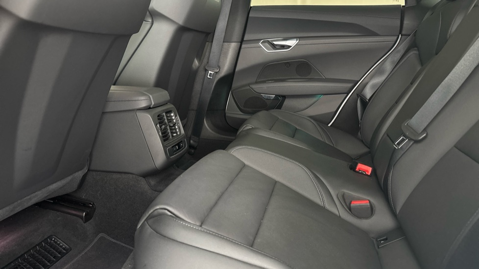 AUDI E-TRON GT Image 14