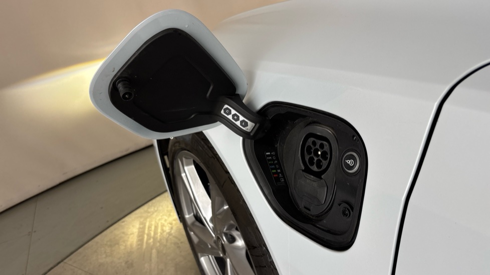 AUDI E-TRON GT Image 21