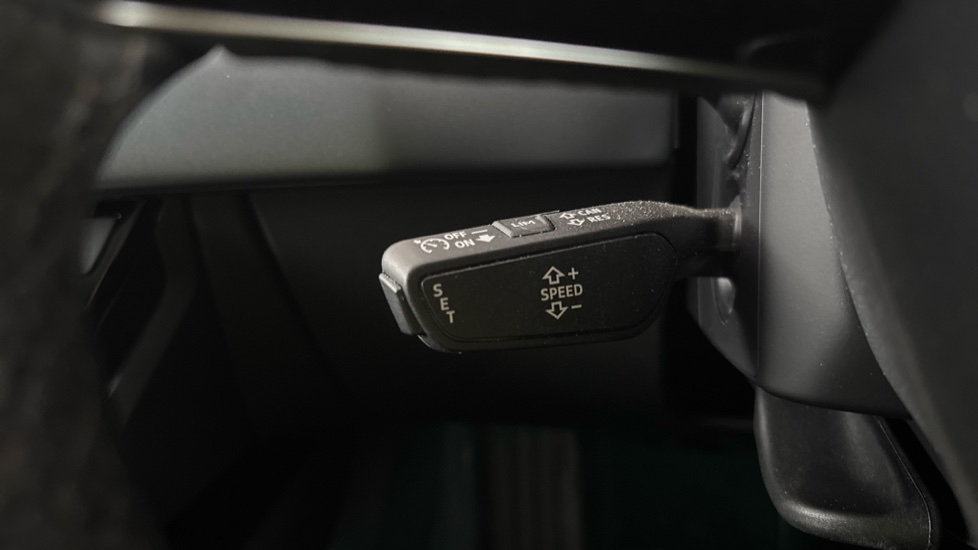 AUDI E-TRON GT Cruise control