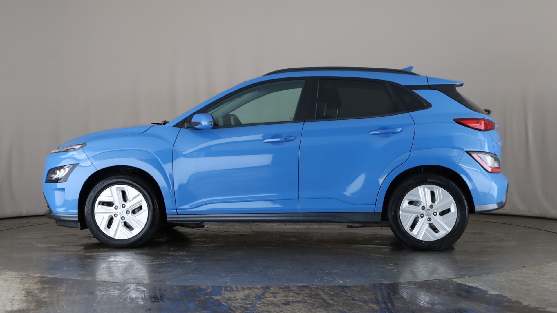 4049074 150kW Premium 64kWh 5dr Auto