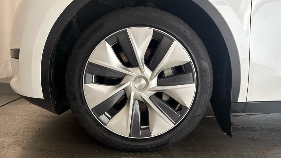 TESLA MODEL Y Image 17