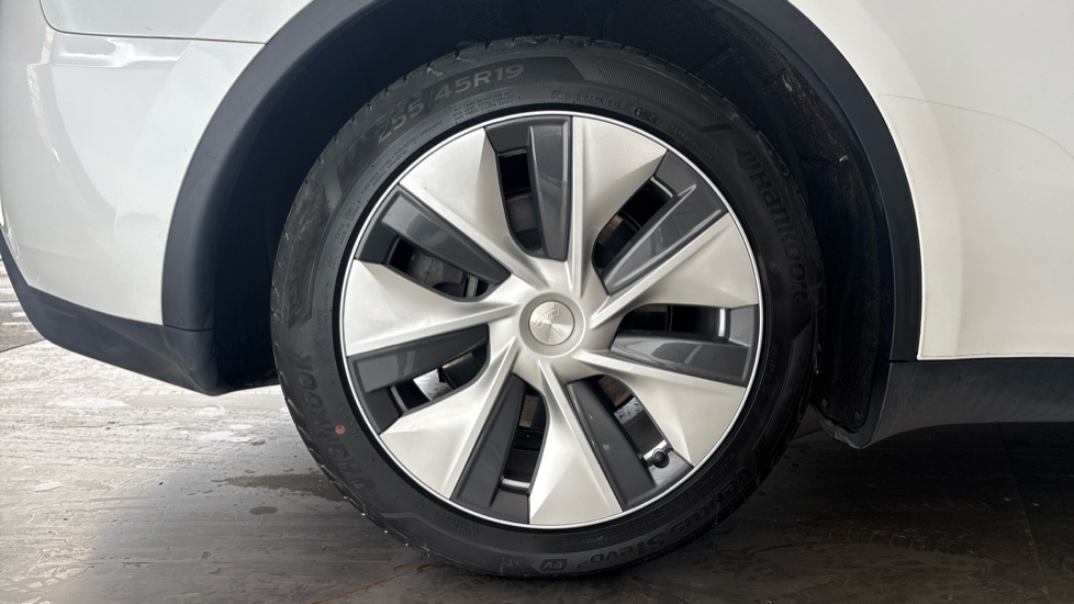 TESLA MODEL Y Image 19