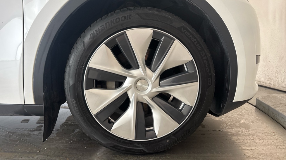 TESLA MODEL Y Image 20