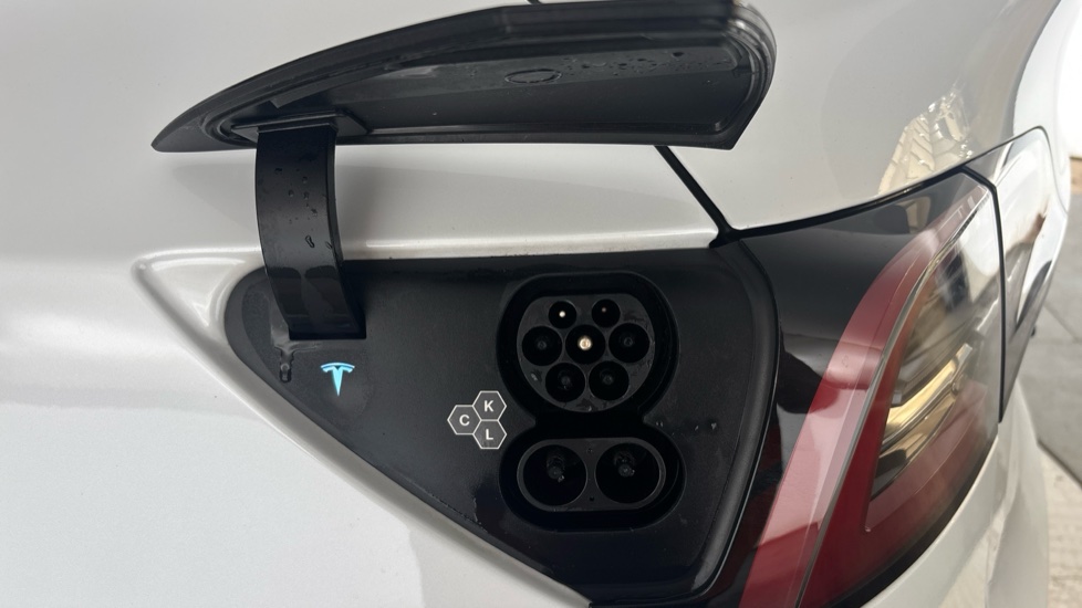 TESLA MODEL Y Image 21