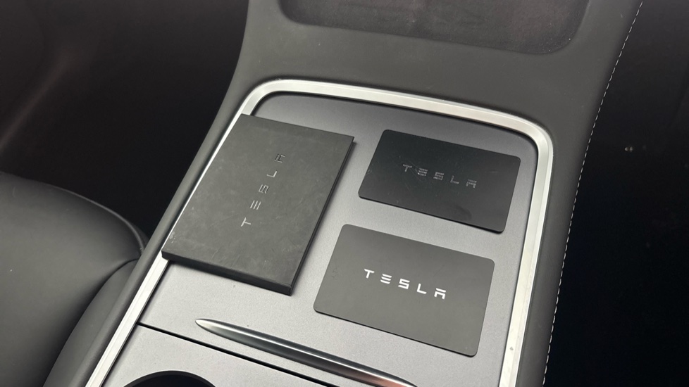 TESLA MODEL Y 2 keys available