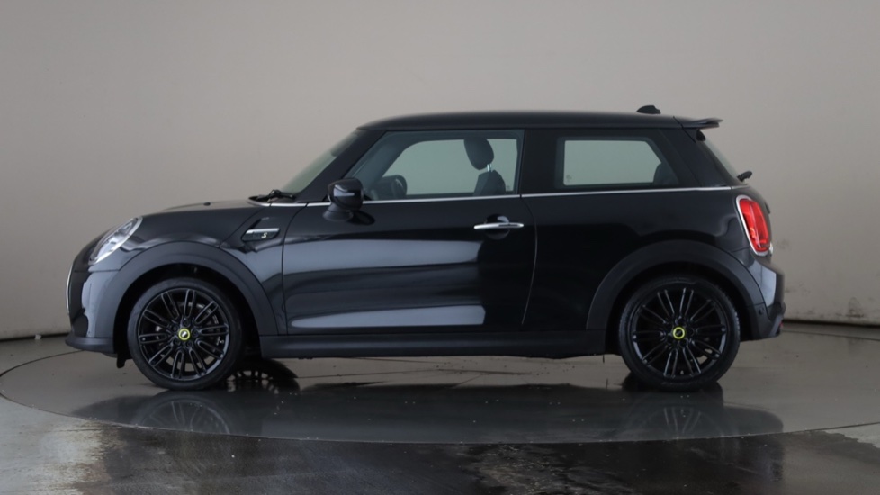 MINI HATCHBACK Image 2