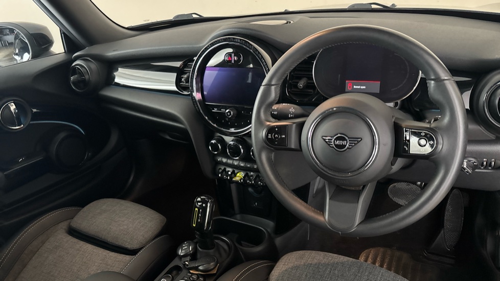 MINI HATCHBACK Image 9