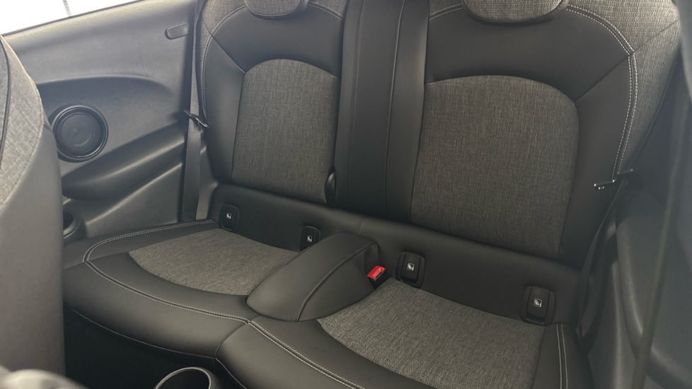 MINI HATCHBACK Image 14