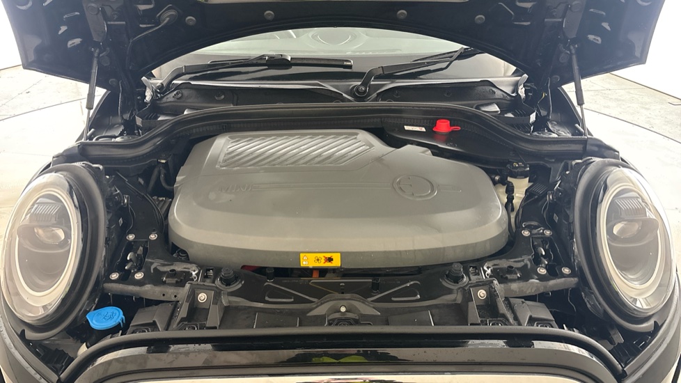 MINI HATCHBACK Image 16