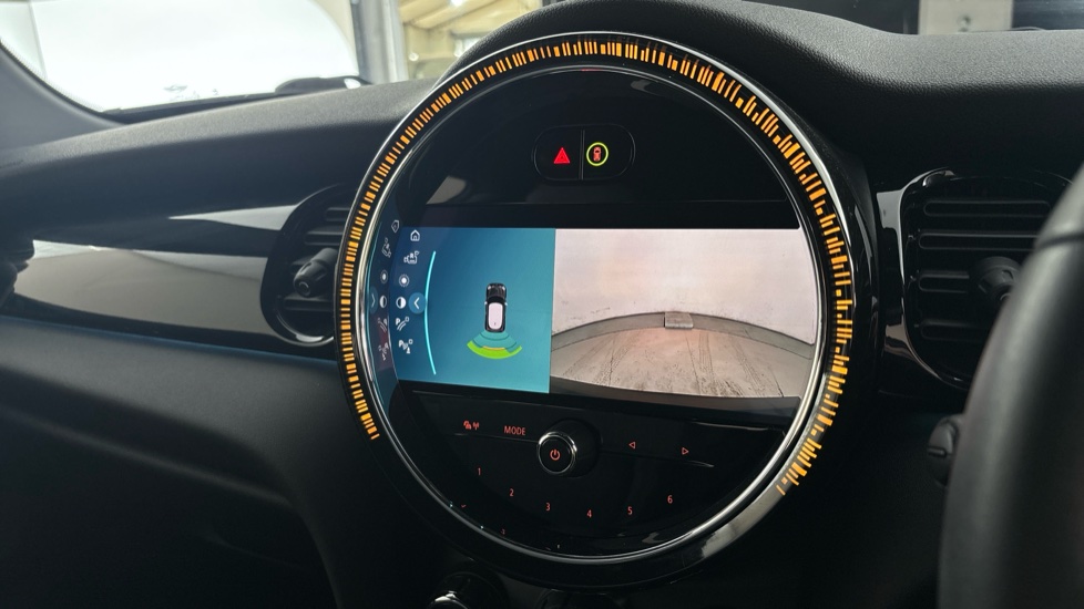 MINI HATCHBACK reverse camera