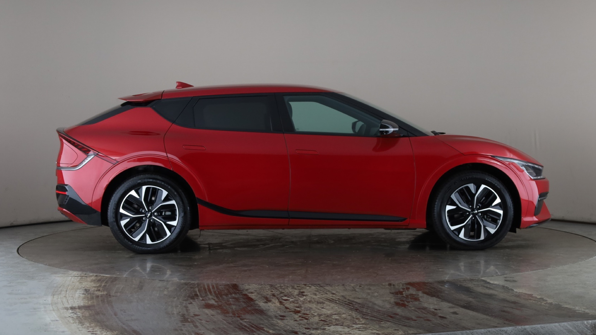 4027743 166kW GT Line 77.4kWh 5dr Auto