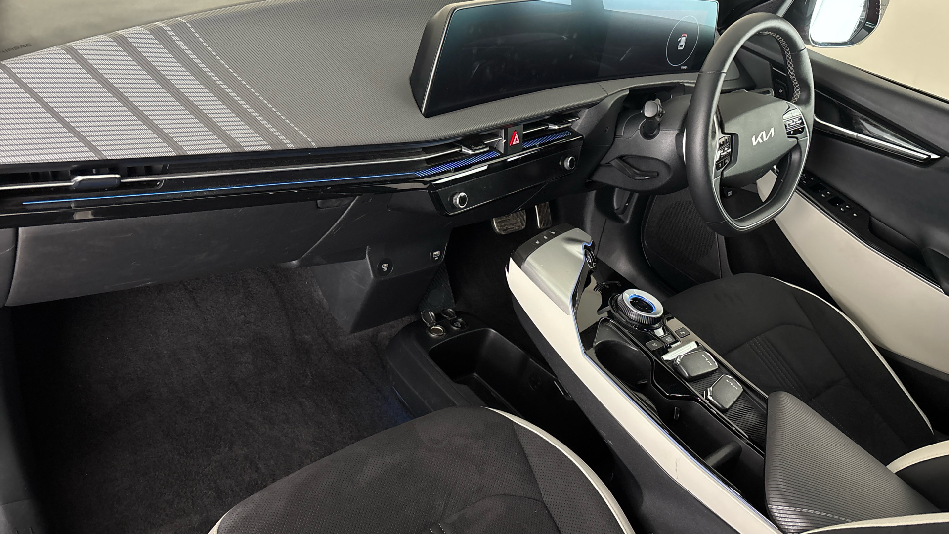 4027743 166kW GT Line 77.4kWh 5dr Auto