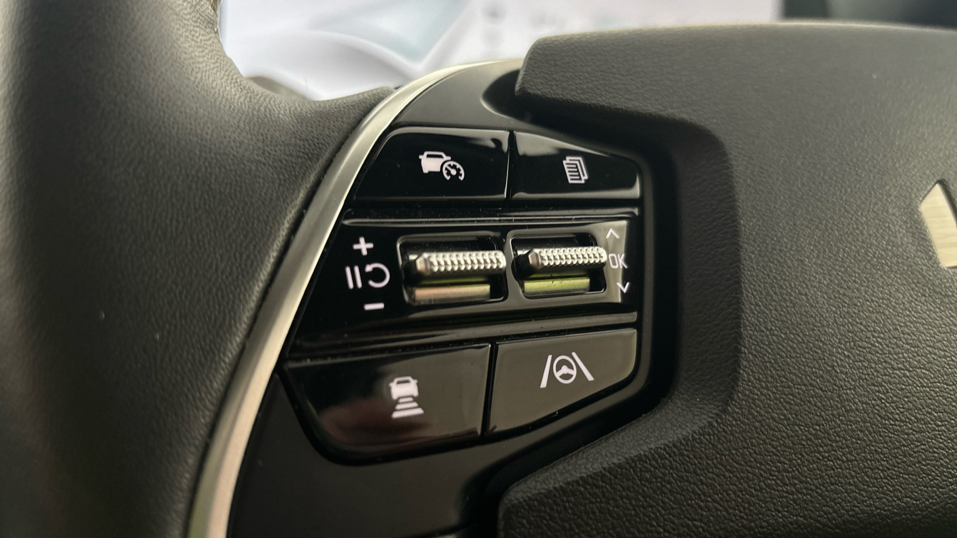 4027743 166kW GT Line 77.4kWh 5dr Auto