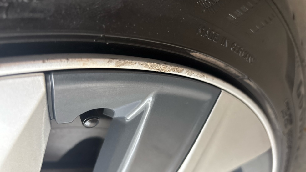 TESLA MODEL Y scuff