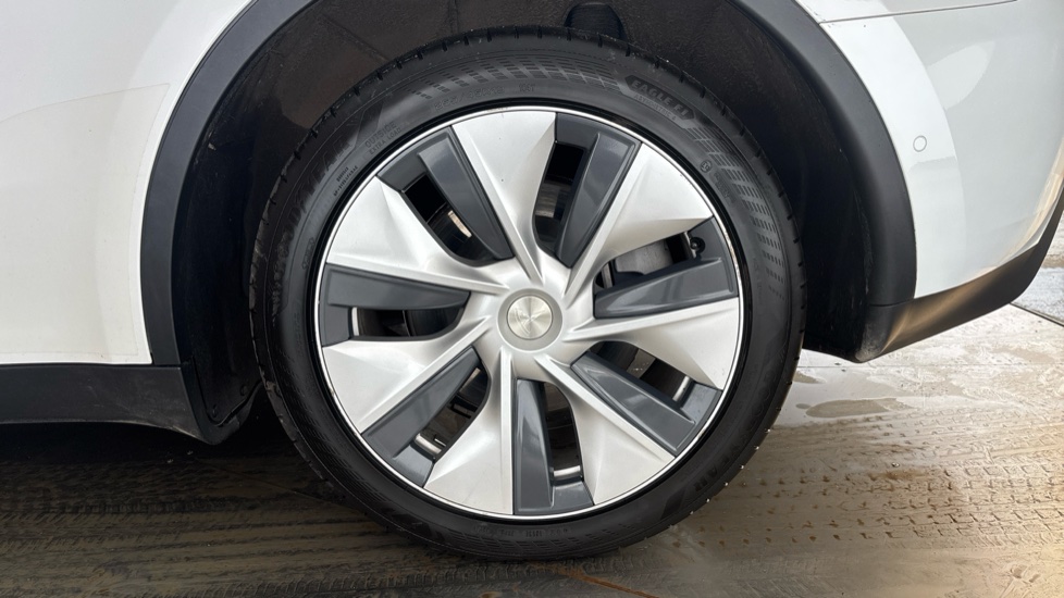 TESLA MODEL Y Image 18