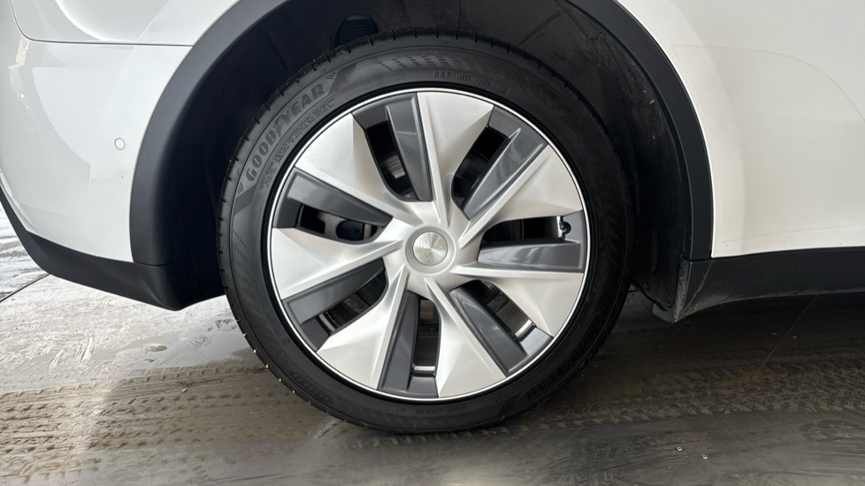 TESLA MODEL Y Image 19