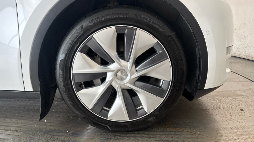 TESLA MODEL Y Image 20