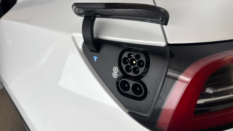 TESLA MODEL Y Image 21
