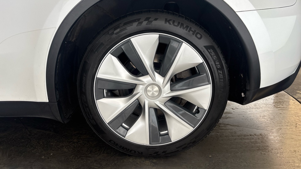 TESLA MODEL Y Image 18