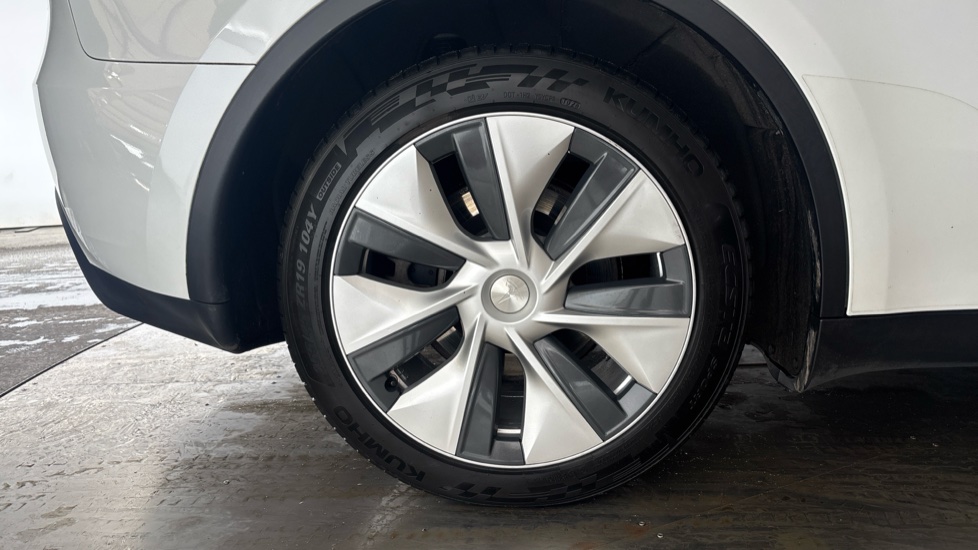 TESLA MODEL Y Image 19