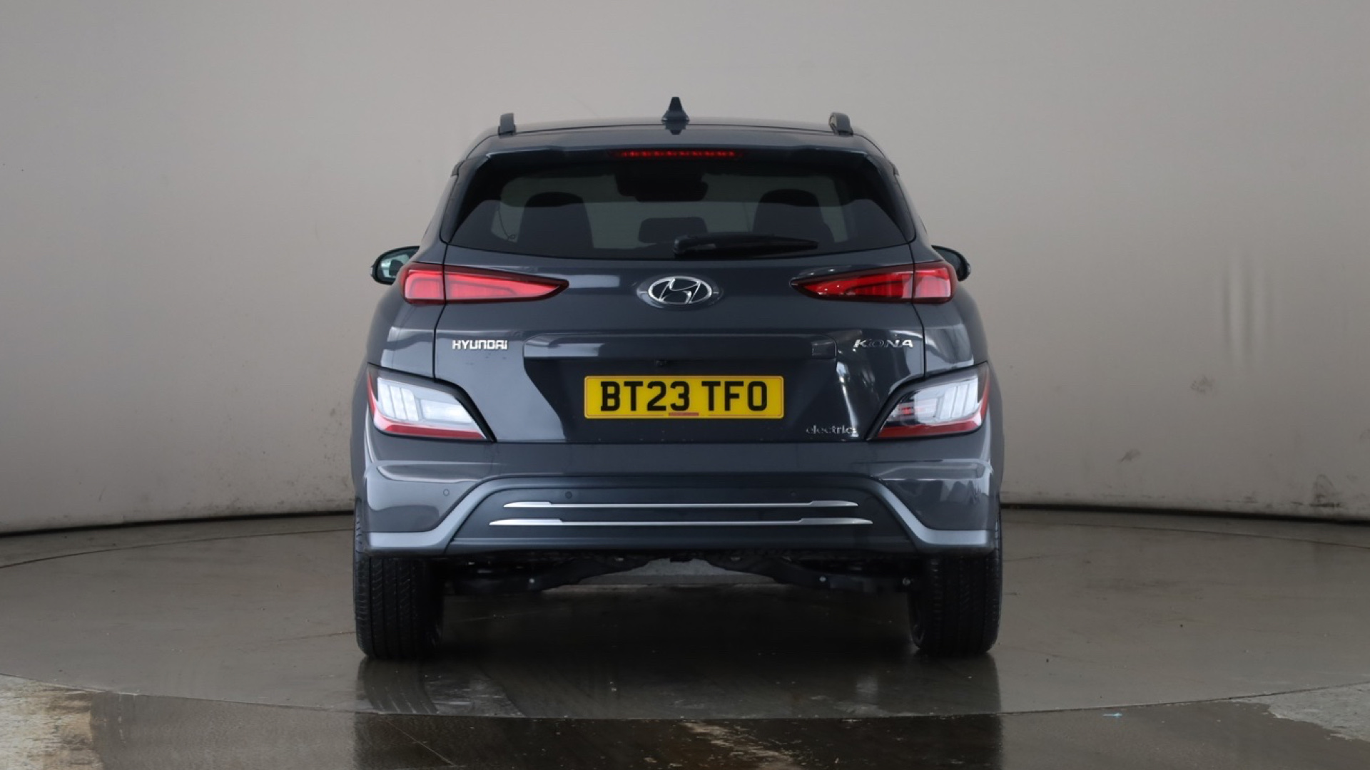 4058252 150kW Premium 64kWh 5dr Auto