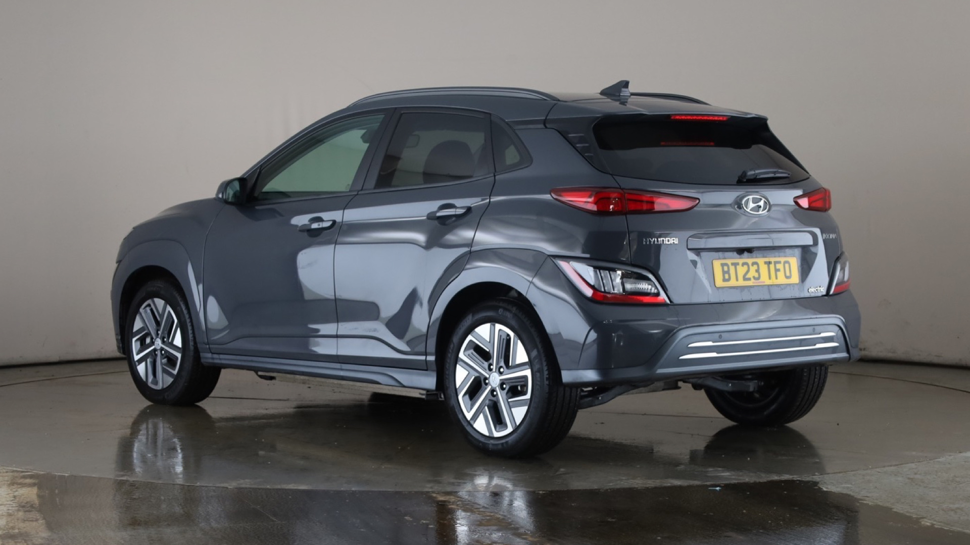 4058252 150kW Premium 64kWh 5dr Auto