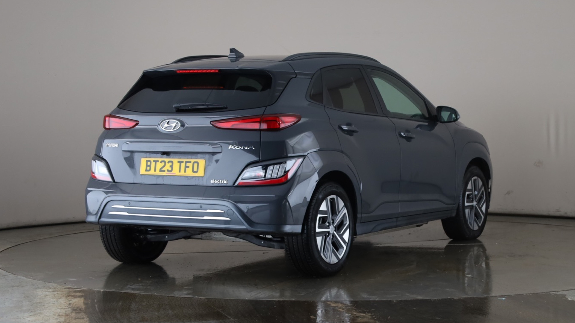 4058252 150kW Premium 64kWh 5dr Auto