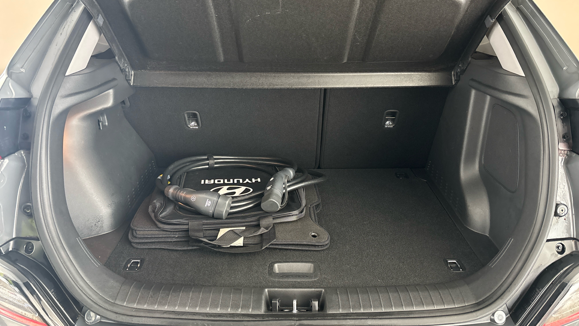 4058252 150kW Premium 64kWh 5dr Auto