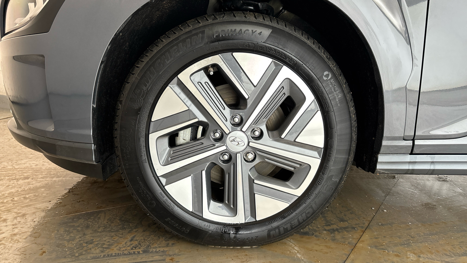 4058252 150kW Premium 64kWh 5dr Auto