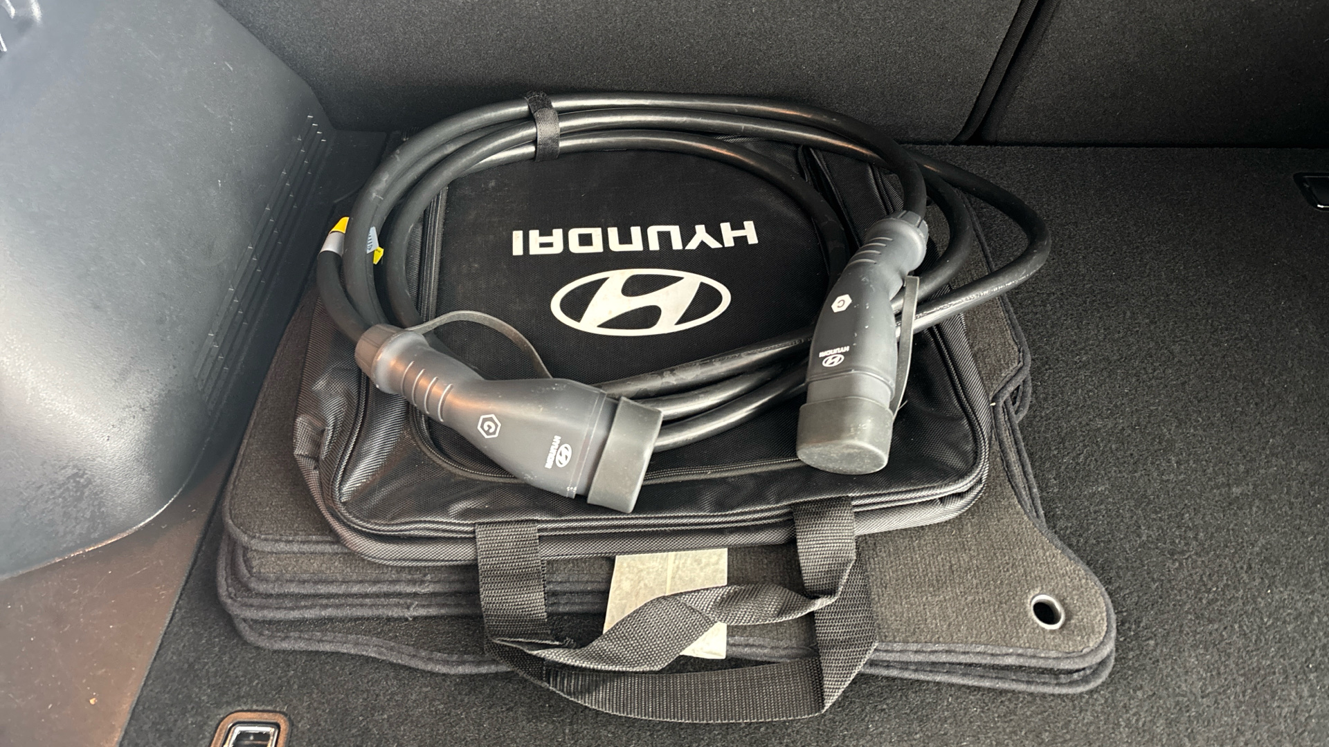 4058252 150kW Premium 64kWh 5dr Auto