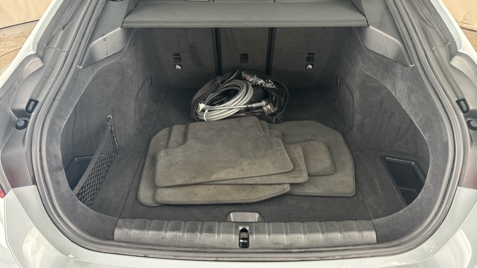 BMW I4 Image 15