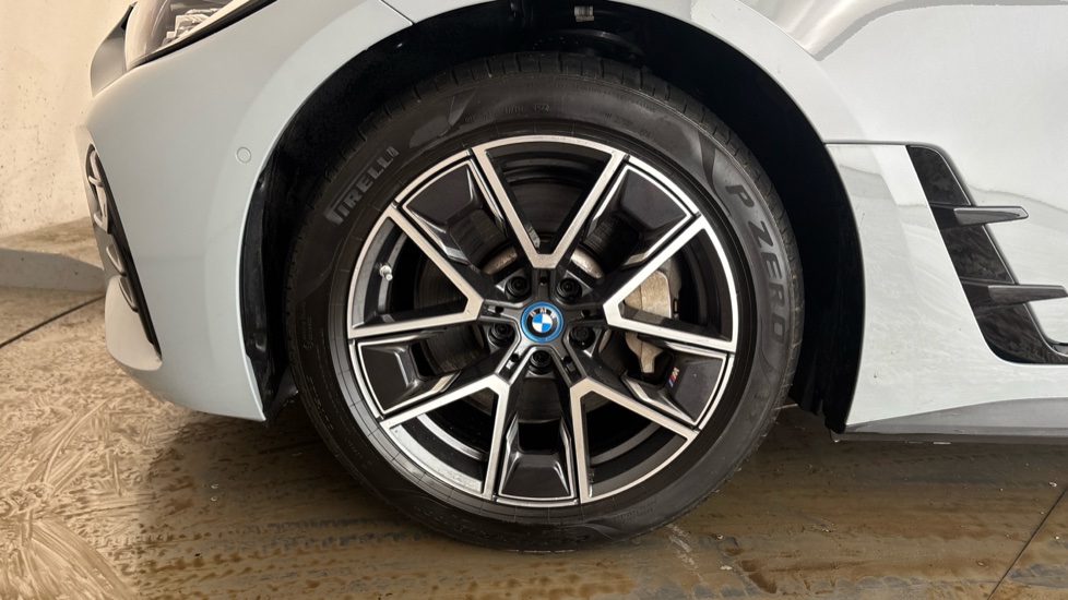 BMW I4 Image 17